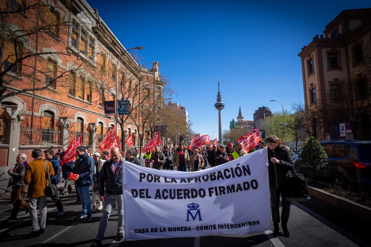 CCOO se manifiesta para que la dirección de la Fábrica Nacional de Moneda y Timbre cumpla lo firmado