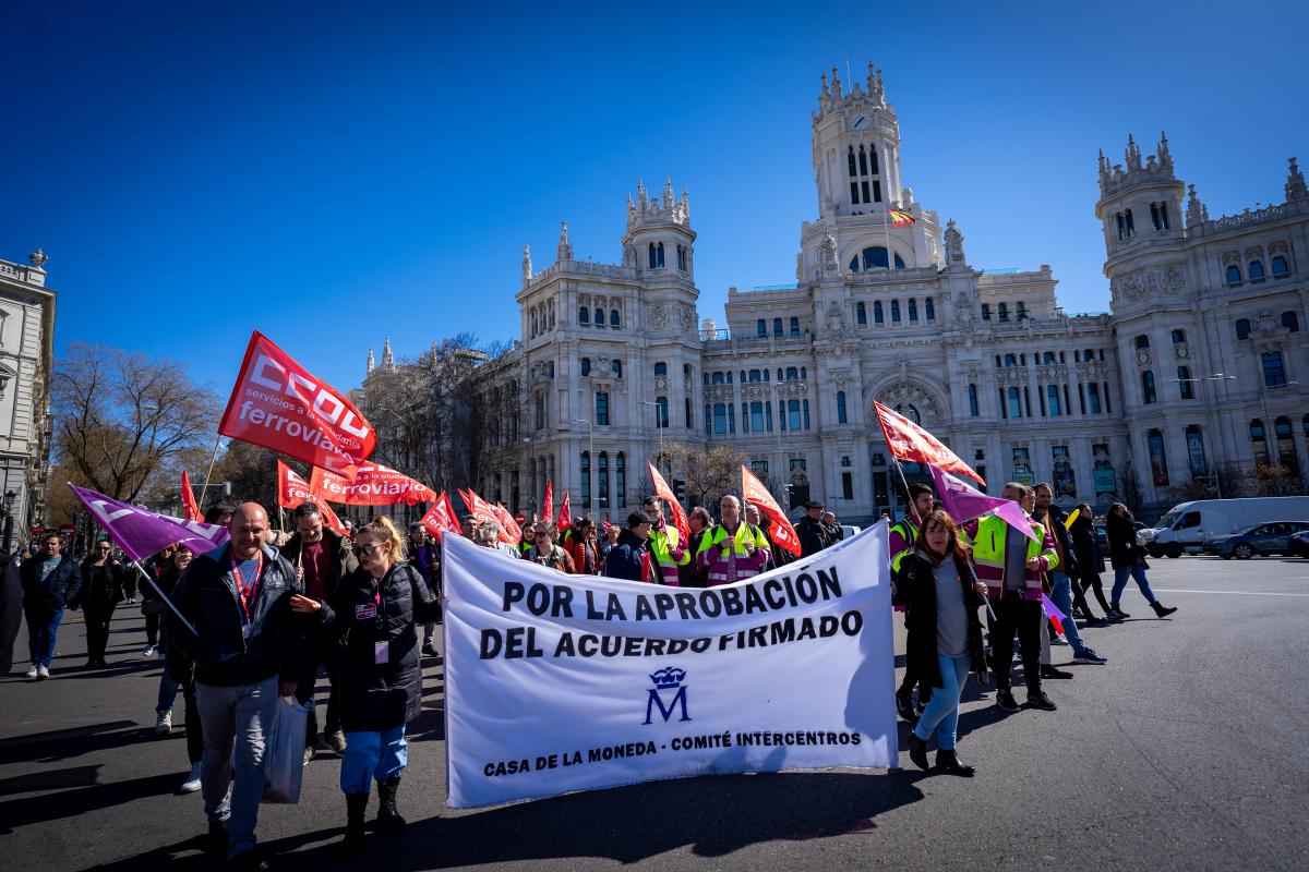 CCOO se manifiesta para que la dirección de la Fábrica Nacional de Moneda y Timbre cumpla lo firmado