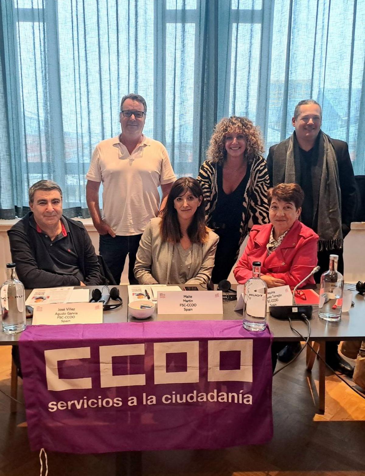 Delegacin de CCOO con Joaquina Rodrguez ex presidenta de UNI Global Grficas y Embalaje y Daniel Fernandez jefe de departamento de UNI Grficas y Embalaje