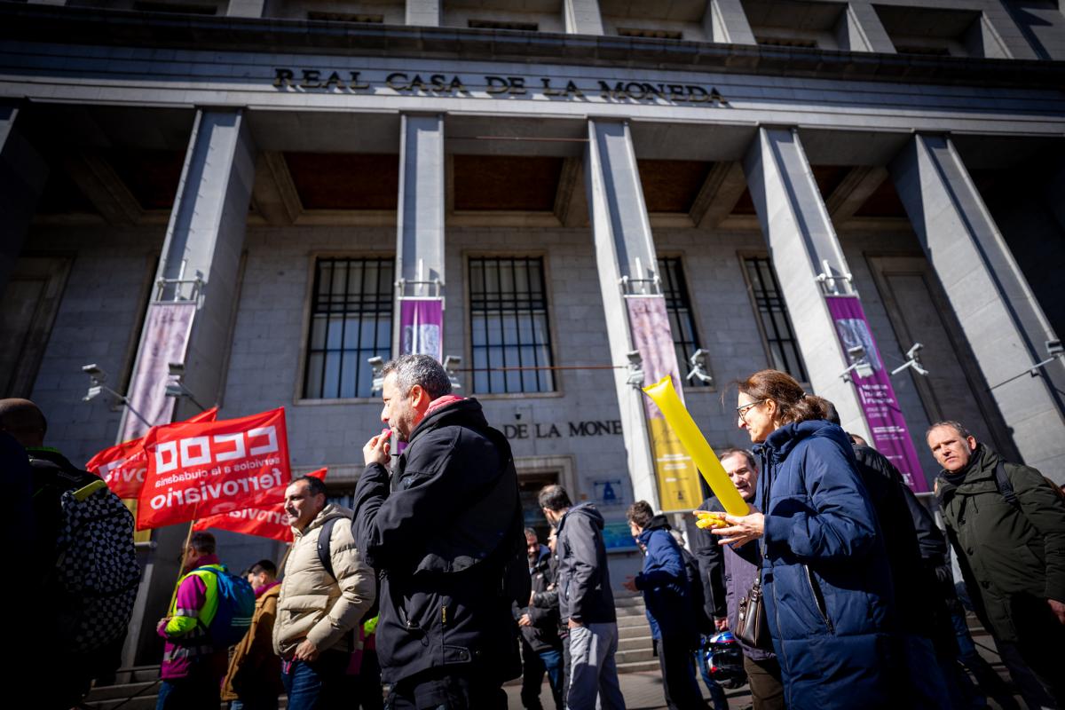 CCOO se manifiesta para que la dirección de la Fábrica Nacional de Moneda y Timbre cumpla lo firmado