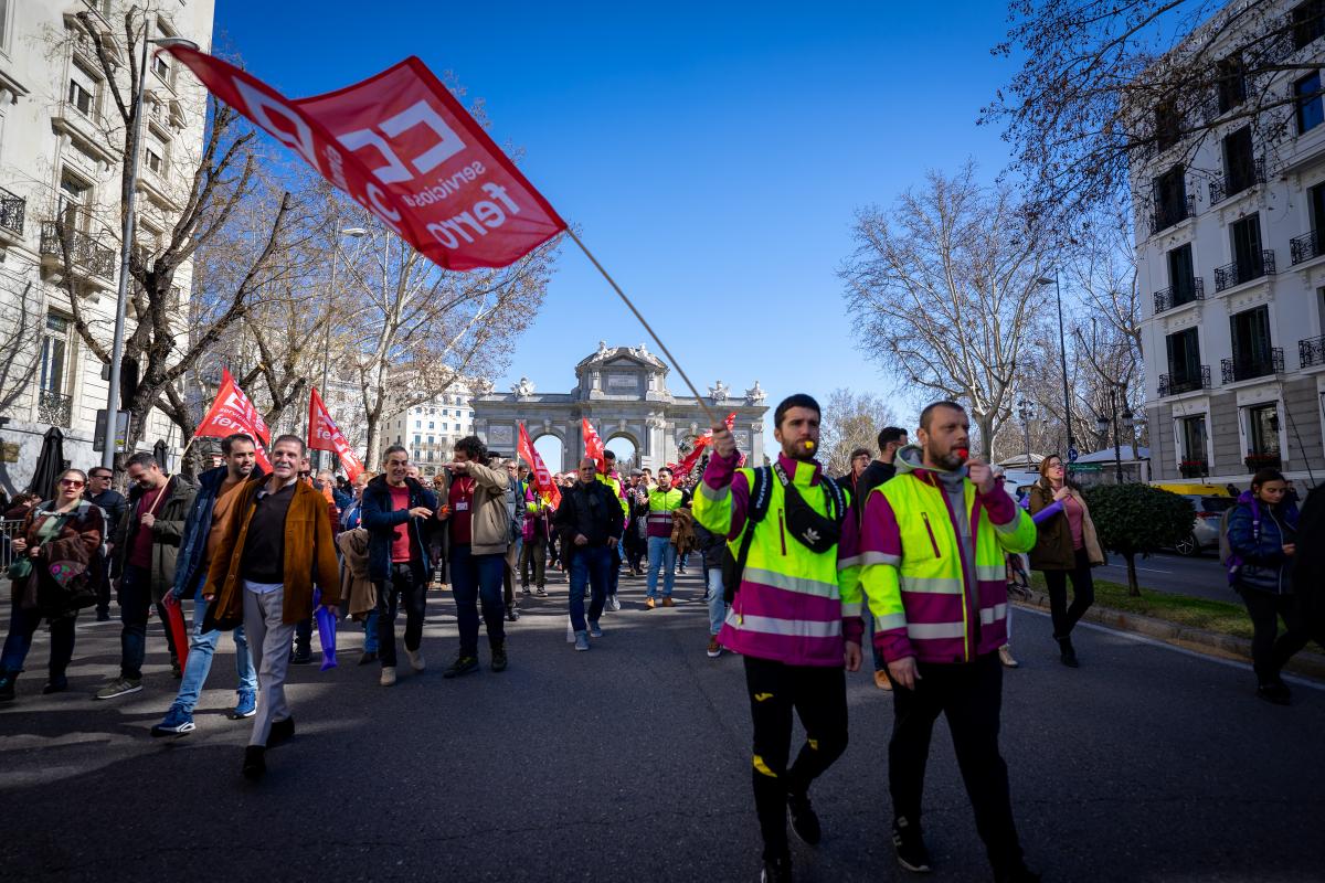CCOO se manifiesta para que la dirección de la Fábrica Nacional de Moneda y Timbre cumpla lo firmado