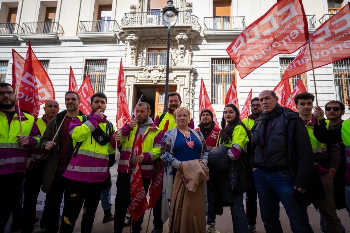 CCOO se manifiesta para que la dirección de la Fábrica Nacional de Moneda y Timbre cumpla lo firmado
