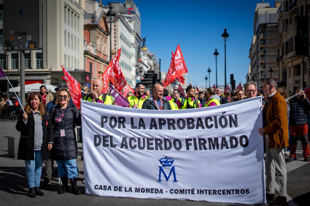 CCOO se manifiesta para que la dirección de la Fábrica Nacional de Moneda y Timbre cumpla lo firmado